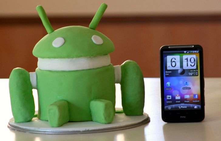Fotografía - Android Active 8 ans aujourd'hui, demande à papa Google pour un poney et un plastique Fusée