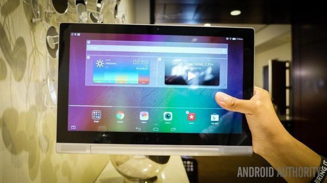 Fotografía - Yoga Tablet 2 Pro mains sur: écran de 13 pouces, un caisson de basses, et un pico-projecteur!