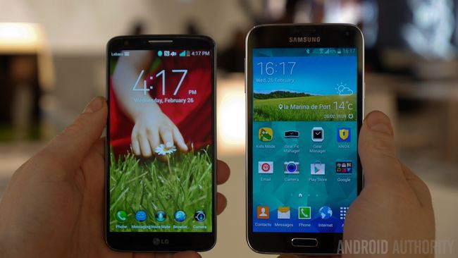 LG G2 vs Samsung Galaxy Mains S5 Sur -1160916