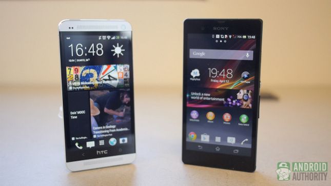 HTC One vs Sony Xperia Z fois aa debout