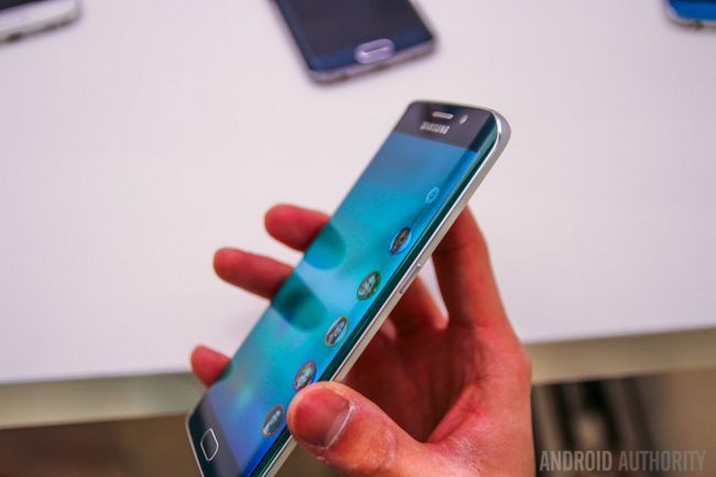 Samsung Galaxy S6 Caractéristiques Bord-3