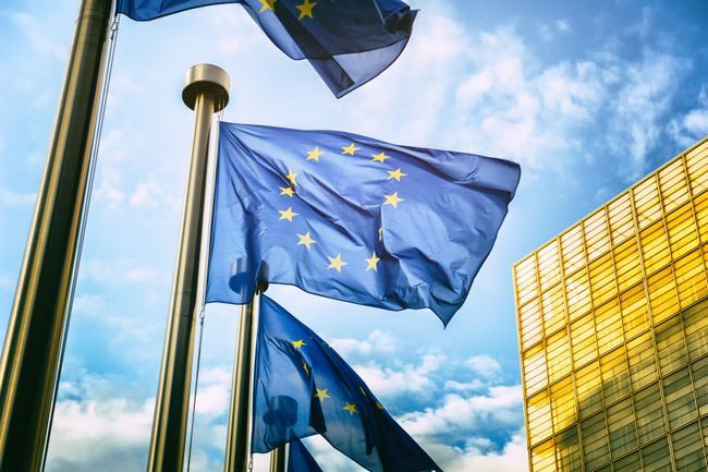 Drapeaux de l'UE devant la Commission européenne à Bruxelles