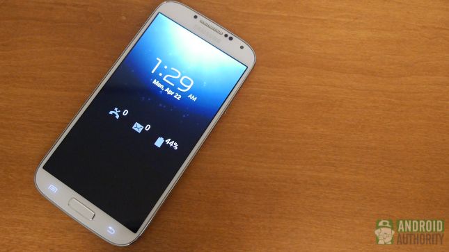 Samsung Galaxy S4 vs vue rapide aa de HTC One