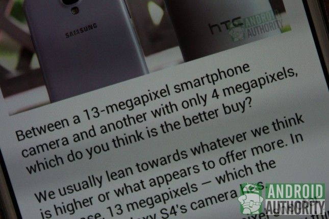 Vue en gros plan d'un texte d'une page Web sur votre HTC One navigateur stock