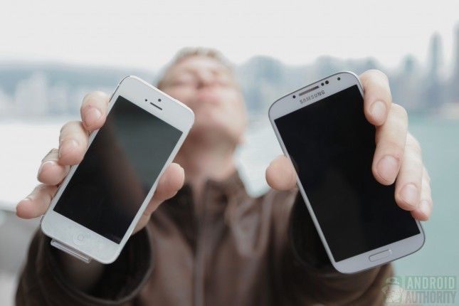Galaxy S4 vs iPhone 5 essai de chute (1)