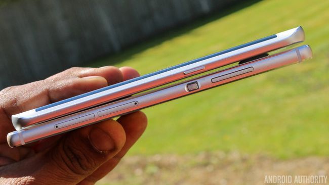 Galaxy-S6-Edge-vs-Huawei-P8-6
