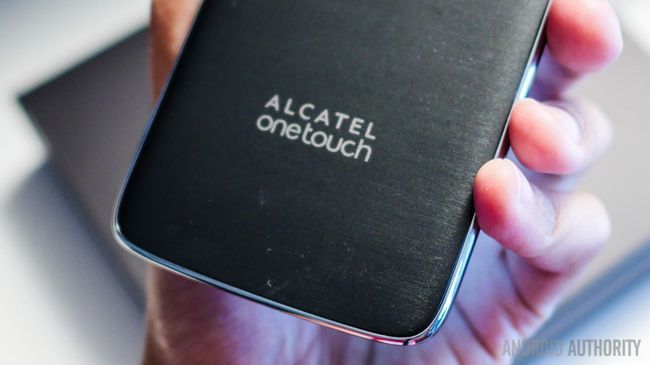 Fotografía - Avec les mains sur les nouveaux smartphones d'Alcatel OneTouch à l'IFA 2015