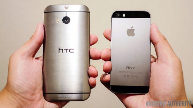 HTC One M8 vs iphone 5s rapide de poche regard de bis (2 sur 6)