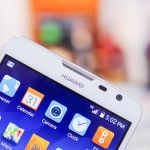 Huawei Ascend MATE 2 phablet Mains sur AA -4