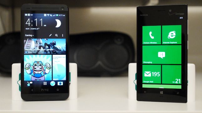 HTC One vs Nokia Lumia 928 aa sélectionnée