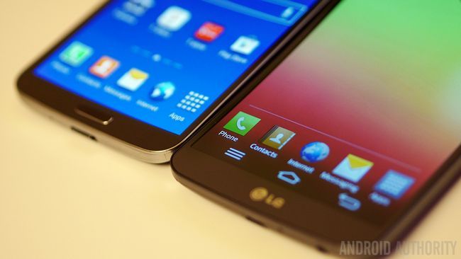 LG G Flex vs Samsung Galaxy rondes Quick Look mains sur AA (6 sur 11)