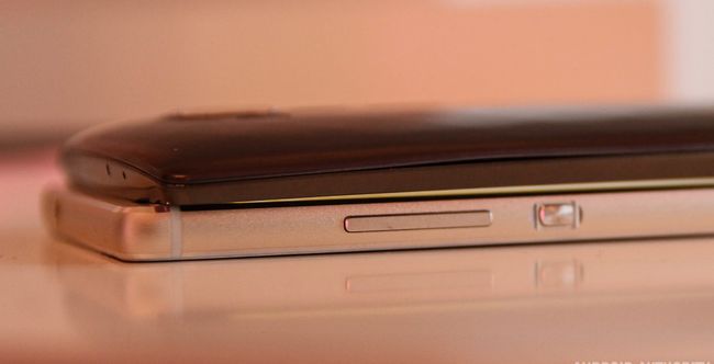 LG-G4-vs-Huawei-P8-10