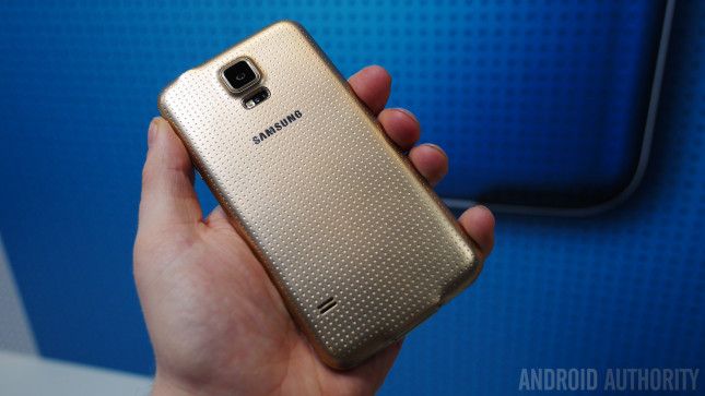 Mains Samsung Galaxy S5 sur la taille de couleur contre tout -1160828