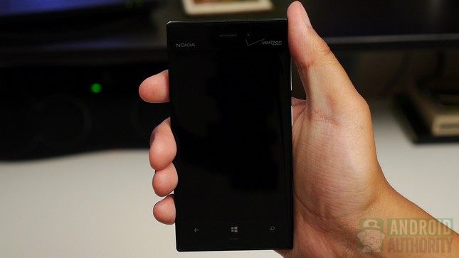 Nokia Lumia 928 AA en main