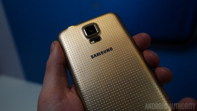 Mains Samsung Galaxy S5 sur la taille de couleur contre tout -1160829