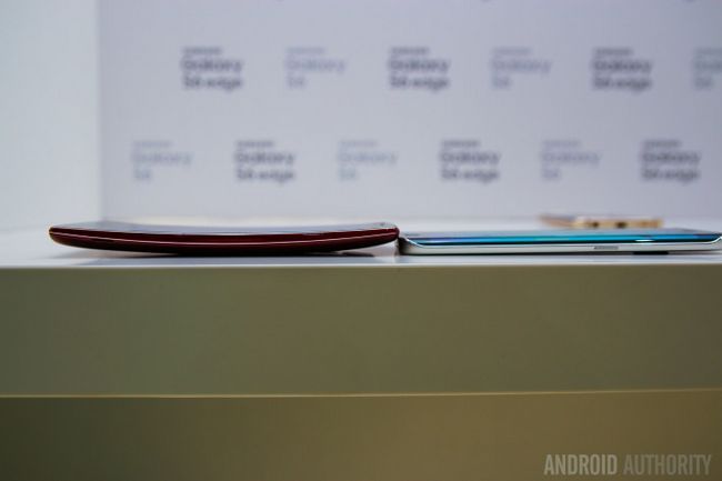 Samsung Galaxy S6 bord VS LG GFlex 2-14