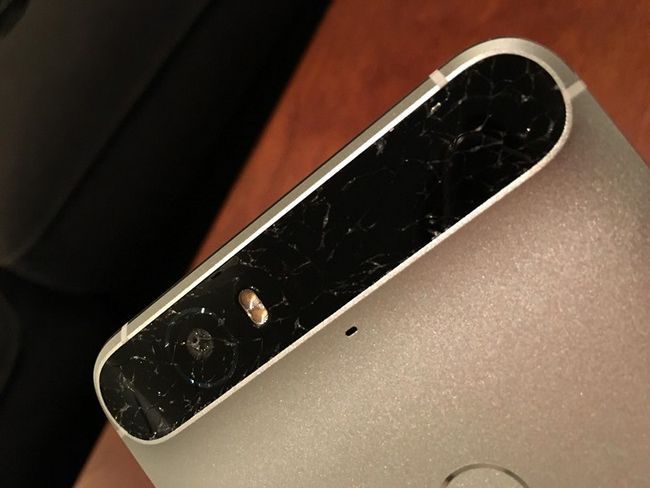 Fotografía - Certains propriétaires sont Nexus 6P reporté spontanément brisées panneaux de verre arrière