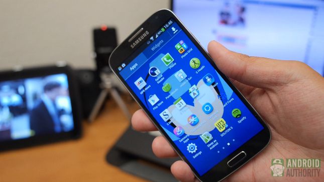 Samsung Galaxy S4 vs Galaxy S3 S4 TouchWiz aa