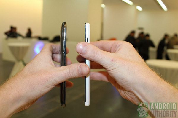 Oppo Trouver 5 vs Galaxy Note 2 side_600px