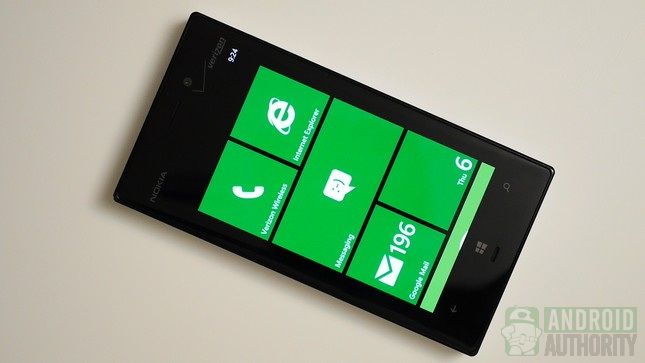 Nokia Lumia 928 de profil aa