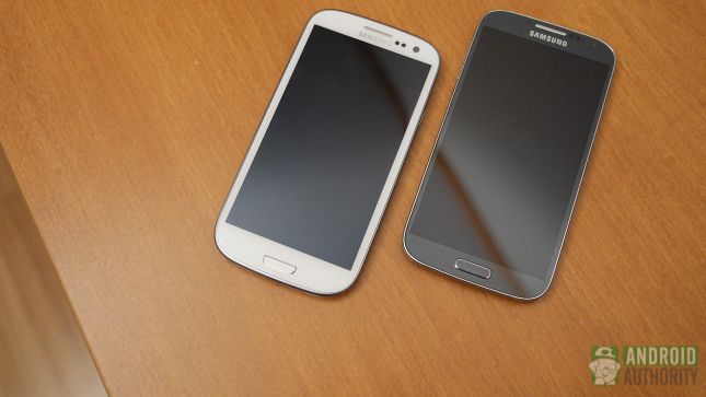 Samsung Galaxy S4 vs AA ensemble de la galaxie