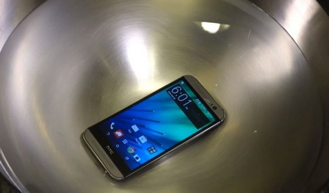 Tout Nouveau HTC One (M8) test de l'eau - Eau Resistant_ - YouTube 57 001272