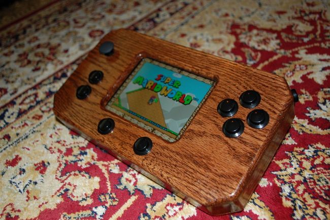 Fotografía - Cette console est le plus cool du jeu classique - corps de chêne, appareil Android et des quantités folles de bricolage