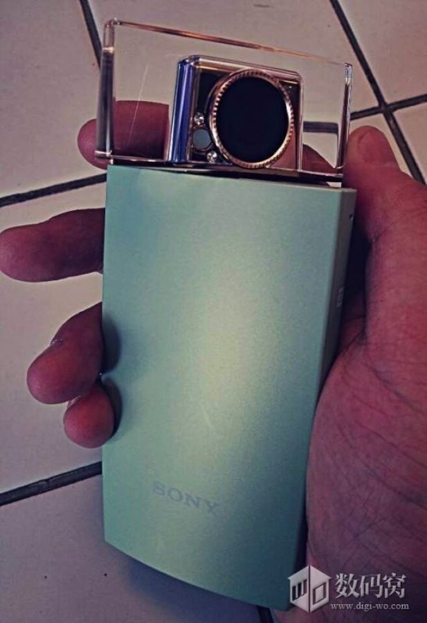 Le flacon de parfum de la caméra Sony (6)